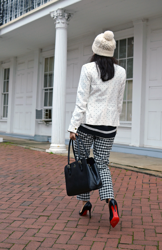 Mixed patterns street style