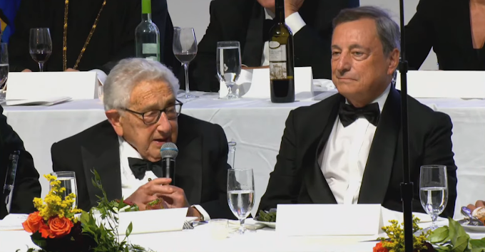 Mario Draghi premiato a New York come statista dell'anno