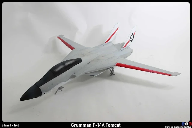 Réalisation de la décoration des dérives du F-14A Tomcat d'Eduard au 1/48