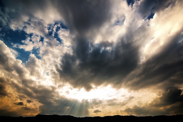 神々しい雲と天使のはしご