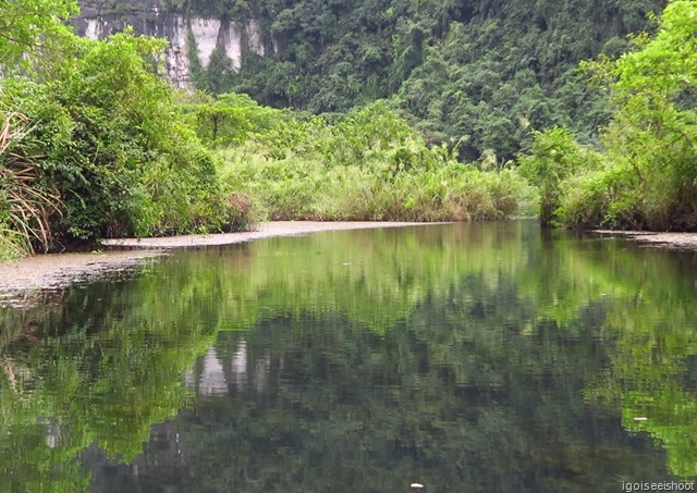 Boat ride at Trang An Eco-tourism Complex
