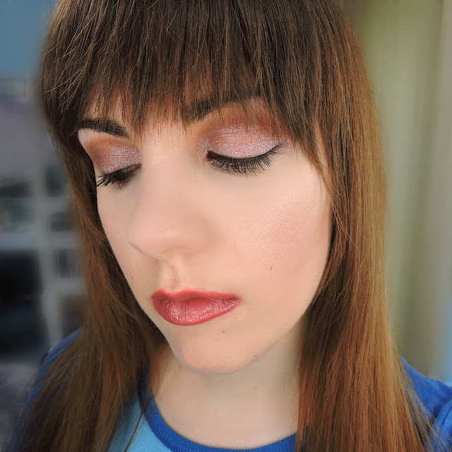 Ultima Beauty wearing Too Faced Maple Syrup Pancakes Eyeshadow, eyes closed