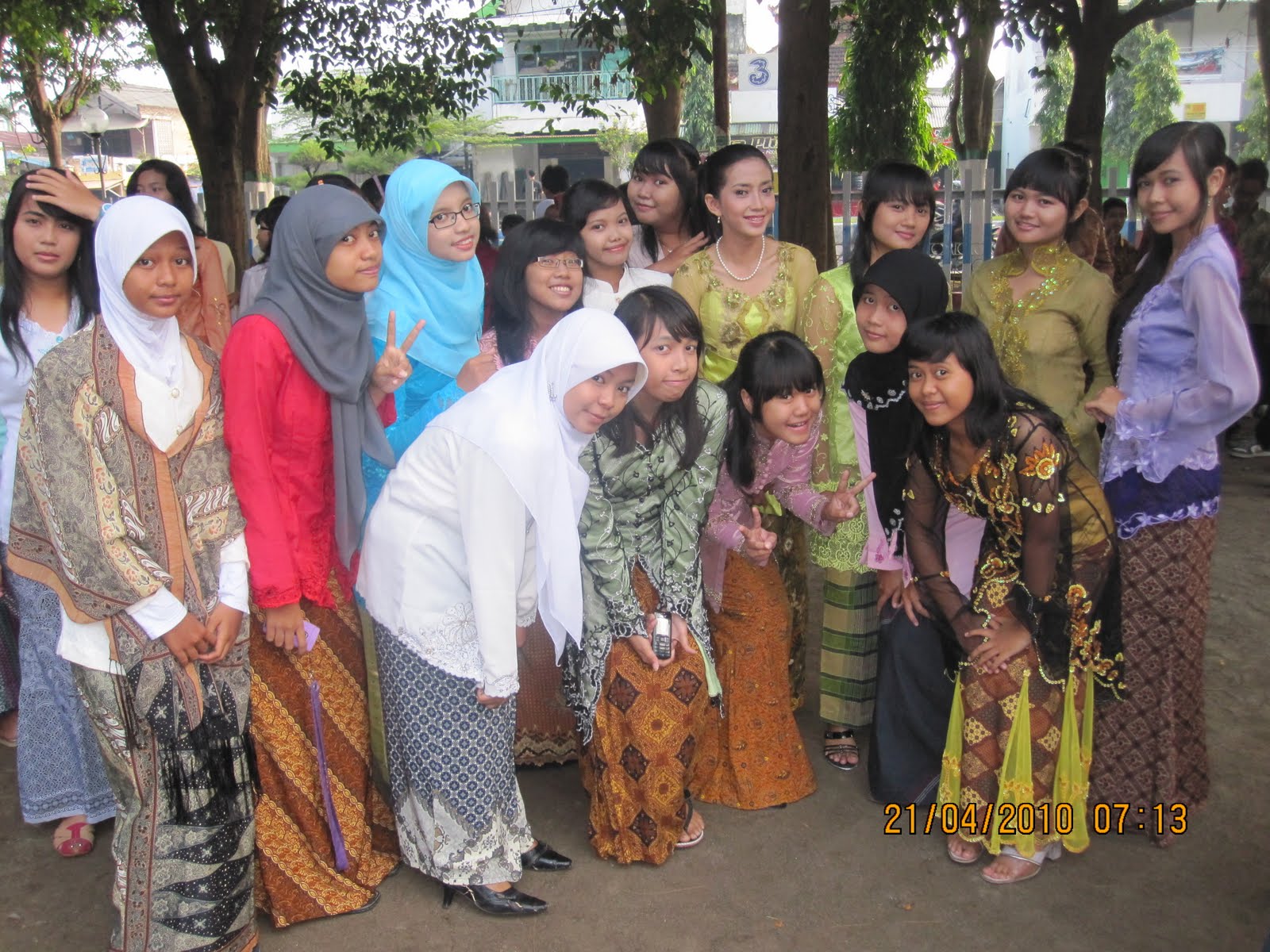 Vederation Sebelas Ipa Tiga-SMASA MADIUN: Kartini Day's