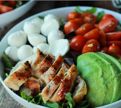 Avocado Caprese Chicken Salad with Balsamic Vinaigrette #vegetarianfood