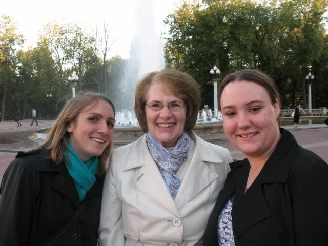 Valerie, Sis Huff, and I by the opera house