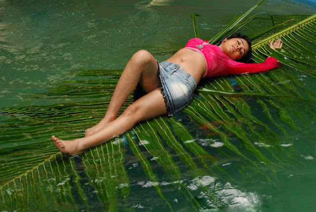 Priyanka Kothari Wet Hot Sleeping on Leaf