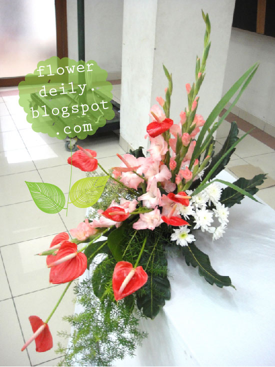 L-Shaped Table Centerpiece ~ flower daily blog