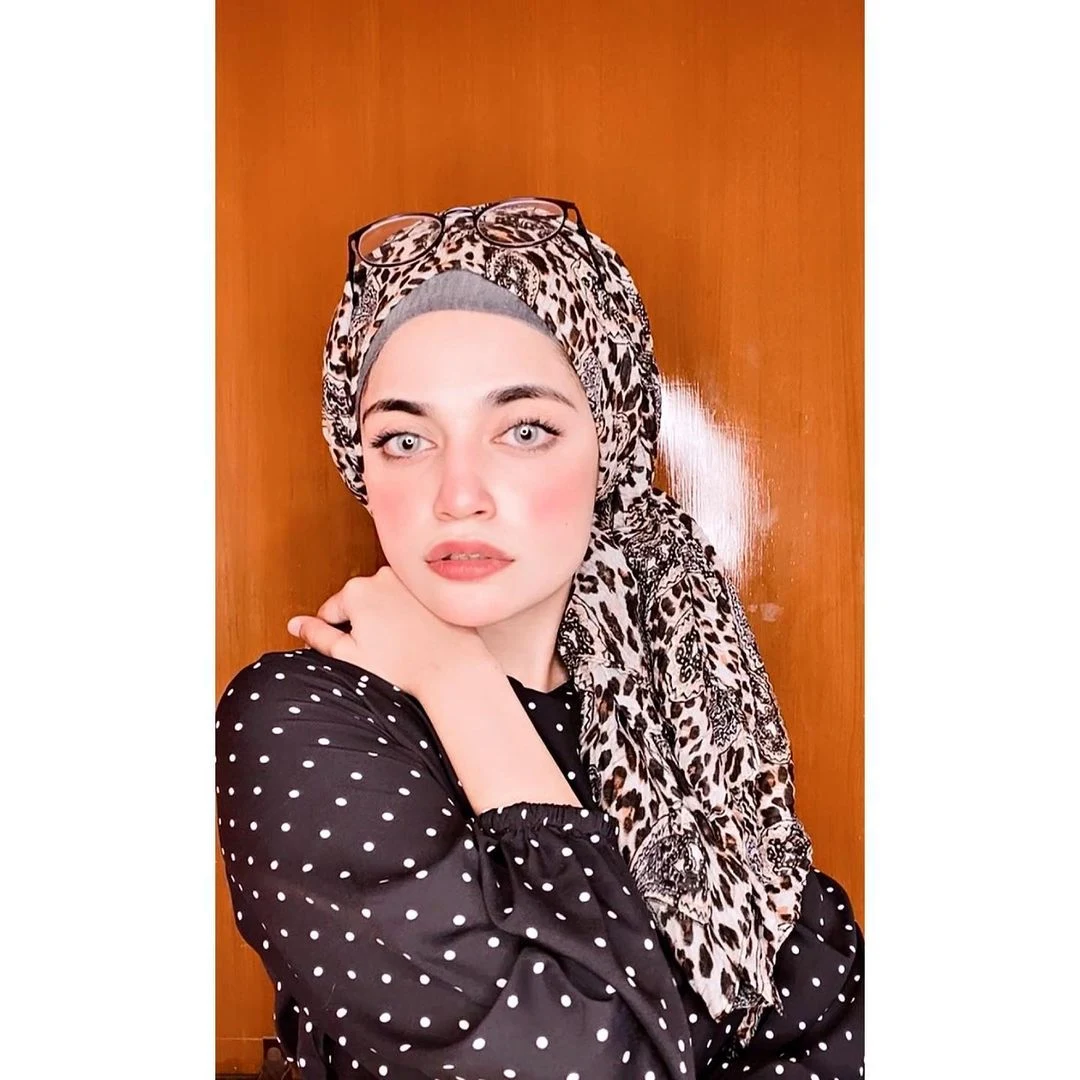 Stylish Hijabi Girl DP