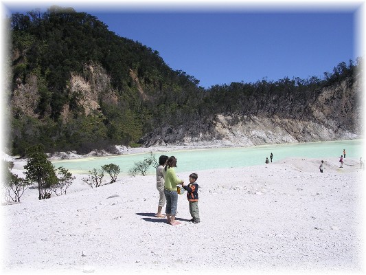 kawah putih ciwidey