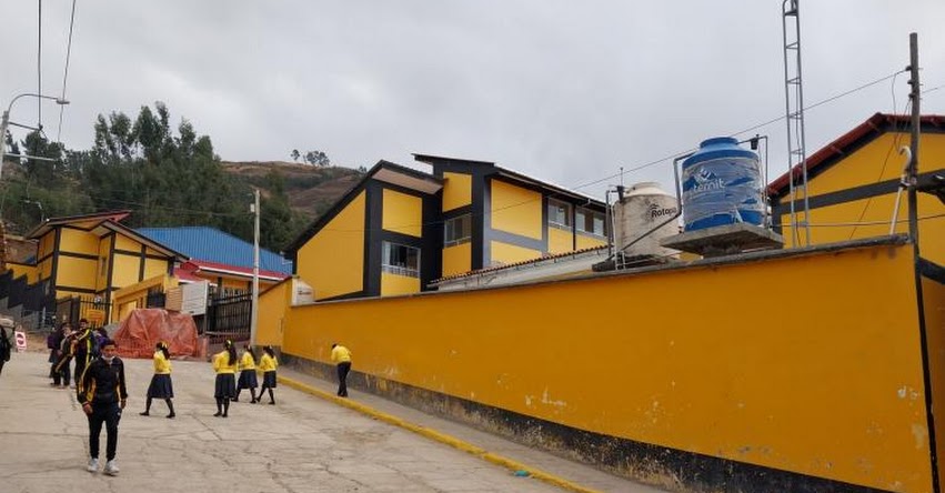 Colegio Emblemático César Vallejo de Santiago de Chuco celebra LXIV Aniversario