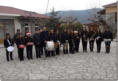 Xριστούγεννα  2013 , η  μπάντα  του Π.Ο.Λ όπως κάθε  χρόνο ,είπε  τα  κάλαντα σε  όλο  το  χωριό . Εδώ  σε  αναμνηστική  φωτογραφία  στο  Αλωνάκι