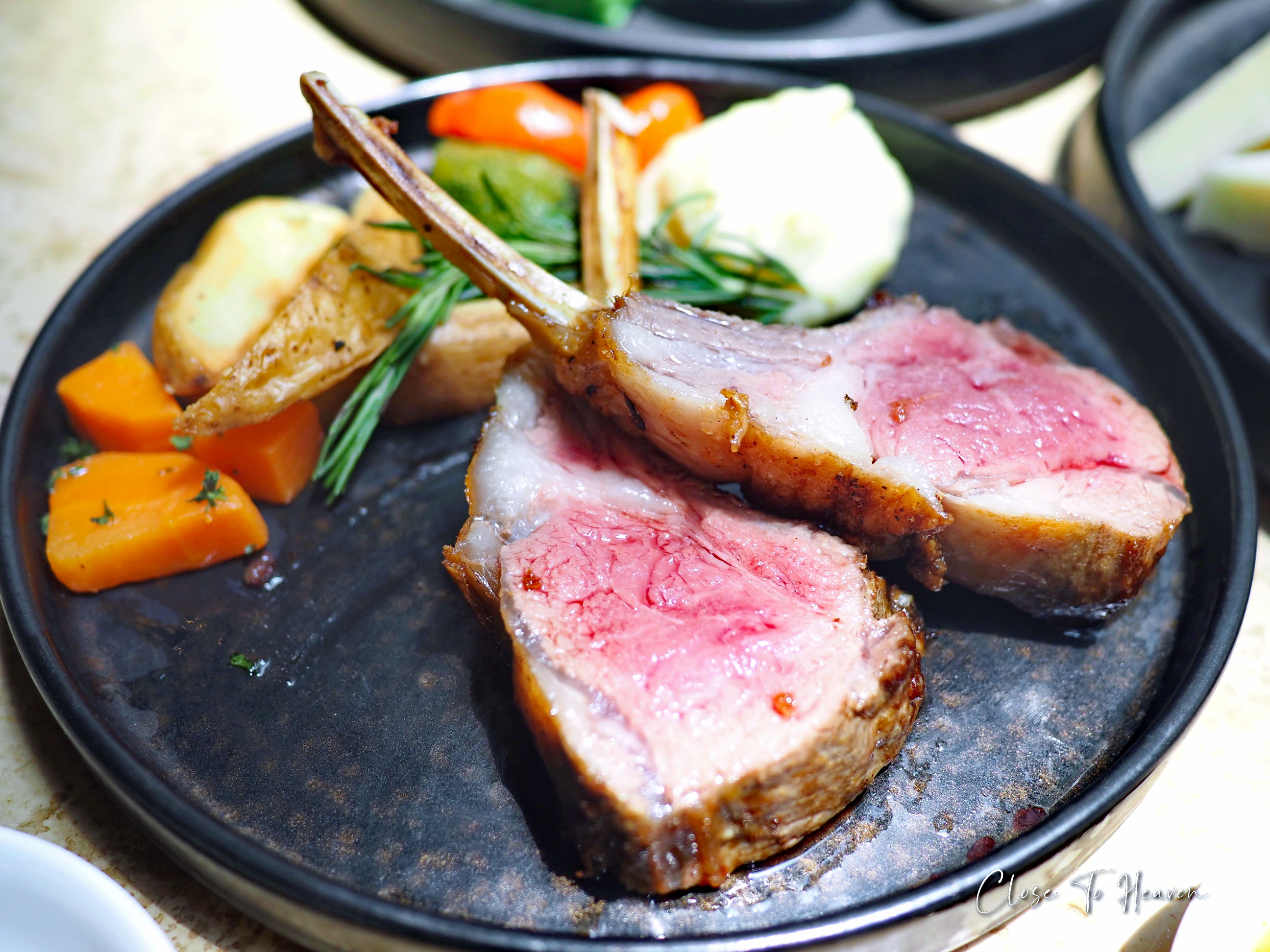 Sunday Lunch Buffet | Grand Hyatt Erawan Bangkok