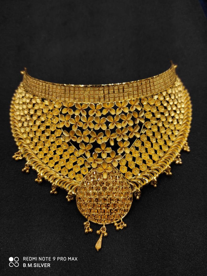 Latest Gold Choker Necklace Designs, gold choker designs, light weight gold choker, wedding choker designs, gold necklace, fancy wedding necklace choker, Samanta Jewellers Gold Choker Necklace Designs