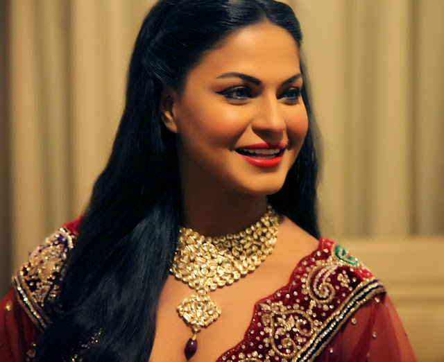 Veena malik top sexy actress video movies kiss scene pics and biography.