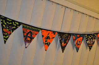 Tutorial for how to sew a DIY Halloween pennant banner