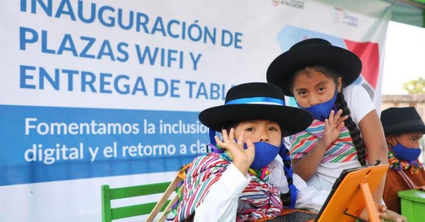 Entregan más de 16 mil tabletas para escolares de la región Ayacucho