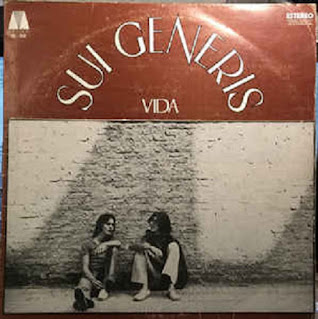 Sui Generis "Vida"1972 Argentina Folk Rock debut album  (Los 100 Mejores Albumes Del Rock Argentino Rolling Stone)  (Nito Mestre Y Los Desconocidos De Siempre, PorSuiGieco, Aeroblus, La Pesada, Manal, Pappo's Blues,La Nave, La Pesada, Los Naufragos, Manal,Gong with Daevid Allen, Billy Bond And The Jets, La Máquina De Hacer Pájaros,Serú Girán,members)