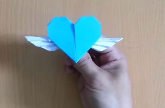 Cách gấp trái tim có cánh bằng giấy