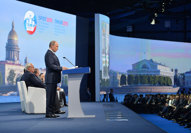 Rusijos prezidentas Vladimiras Putinas, kalbėdamas Sankt Peterburgo tarptautinio ekonomikos forumo, kalbėjo apie tai, kaip šalies reaguoja į išorinių apribojimų.