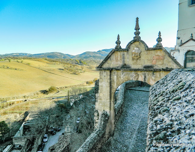 Porta de Felipe V em Ronda na Andaluzia