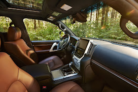 Interior view of 2019 Toyota Land Cruiser