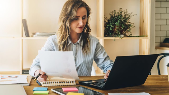 The Rise of Hybrid Learning: Balancing Online and In-Person Education.