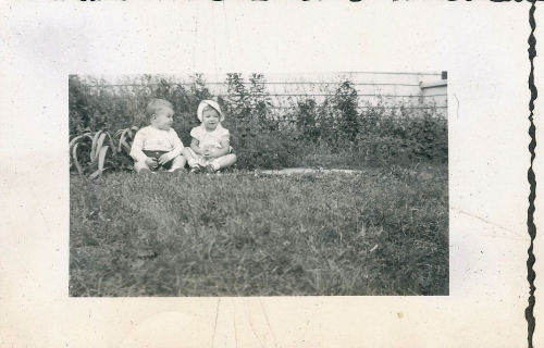 babies sitting together 1949