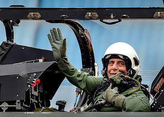 rajnath-fly-in-tejas