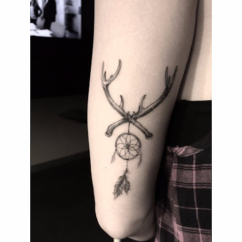 Out Of The Woods With These Lovely Antler Tattoos