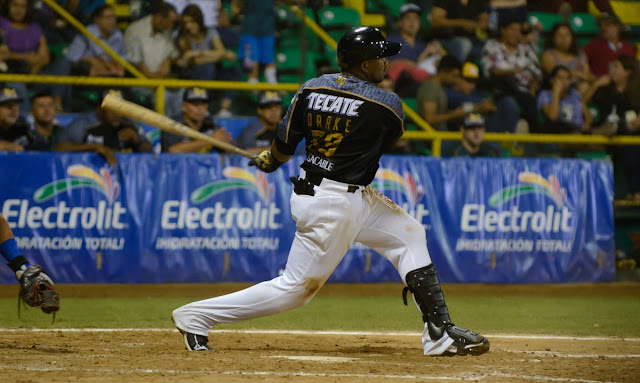 El cubano Yadir Drake bateó de 5-3 con un cuadrangular y cuatro remolcadas en su primer partido en el beisbol venezolano