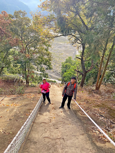 草嶺峭壁雄風