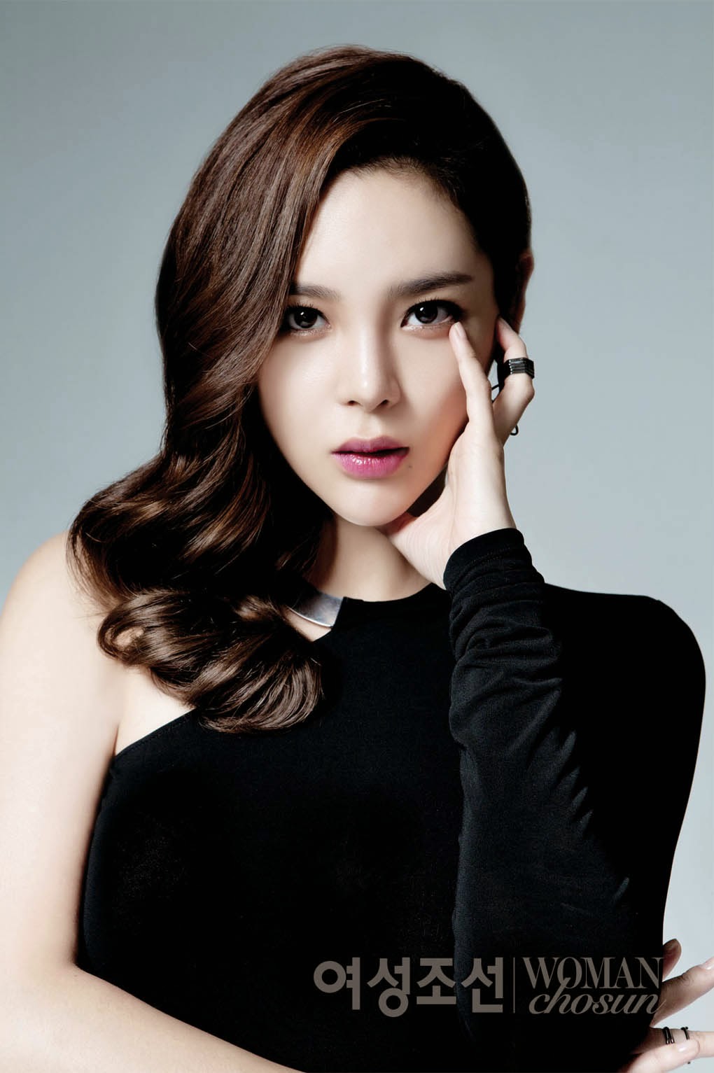Park Si Yeon is an Elegant Enchantress for Woman Chosun 