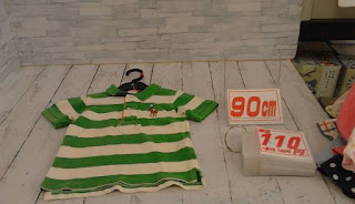 中古品　子供服　９０ｃｍ　グリーン×ホワイト　ボーダー　半袖シャツ　１１０円
