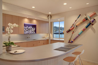 Houseboat in Seattle With Wraparound Counter