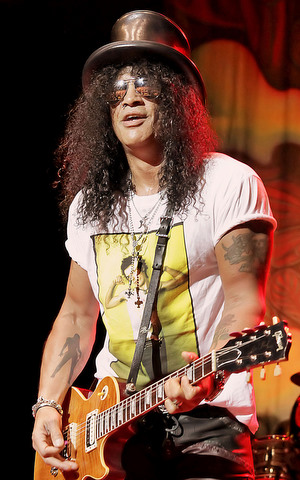 Rocker Slash has renewed his wedding vows to mark his ten year anniversary