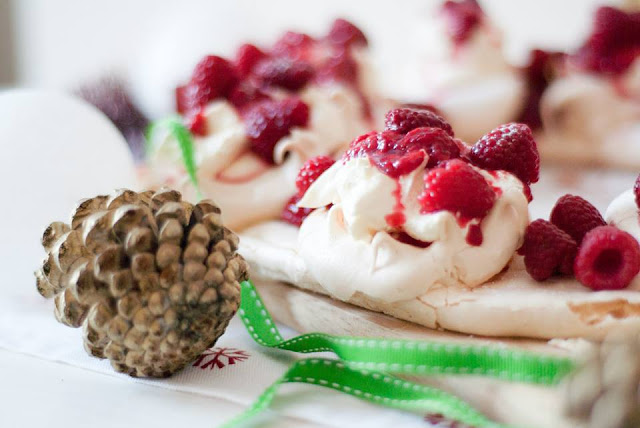 christmas, raspberry, pavlova, wreath, food, blog, blogger, uk, recipe, lifestyle