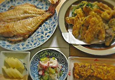 今日の晩ご飯　超大きな赤魚　カボチャと竹輪の天ぷら　玉子焼き＋2