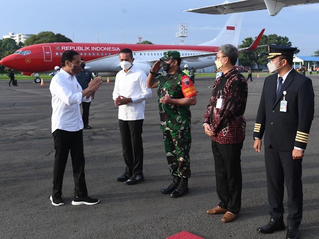 Ke Nias, Presiden Jokowi Bagikan Bansos dan Tinjau Infrastruktur Jalan