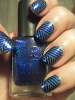 http://cathenail.blogspot.fr/2013/02/stamping-lineaire-holo.html