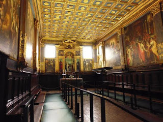 Santuário de Santa Caterina e seu belo interior em Siena Italia