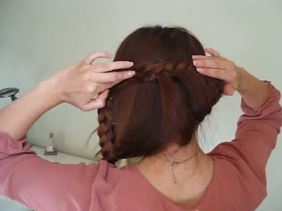 How-to-Style-a-Vintage-Princess-Braided-Updo