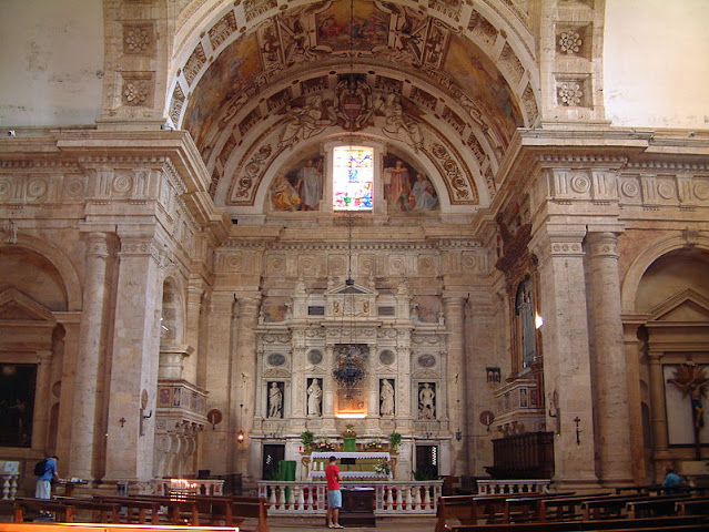 foto do interior da Basílica de São Biagio