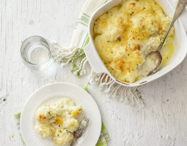 Coliflor gratinado al horno con queso y bechamel