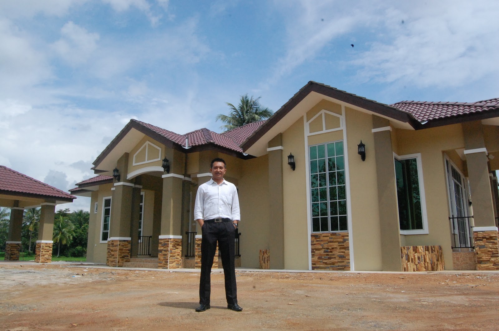 Rumah Banglo Mewah Setingkat  Desainrumahid.com