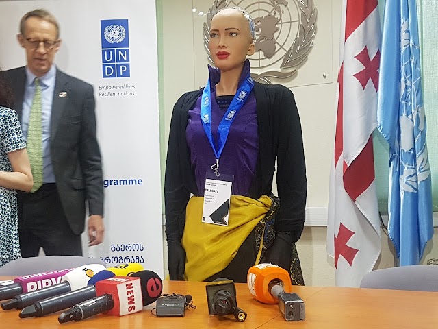 Робот София приехала в Грузию