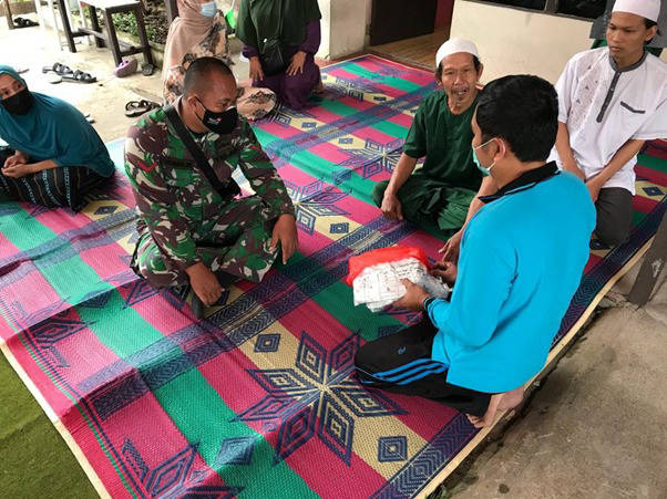 Berkunjung Ke Rumah Duka Pasien Covid 19, Satgas TMMD Ke 111 Kodim 1207/Pontianak Datang Membawa APD