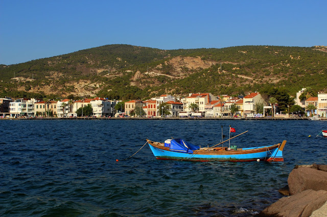 Foça, Eski Foça, Hafız Süleyman Mescidi, Küçük Deniz, Büyük Deniz, Beşkapılar Kalesi, Fok, Kybele, Talaşa, karataş, taş ev, Foça Evleri, Kozbeyli Köyü, Dibek Kahvesi