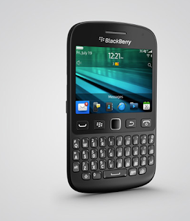 BlackBerry 9720 with touch screen and QWERTY keyboard officially launched