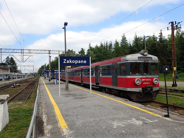 Dworcowe klimaty w Zakopanem, jak do tej pory jeden z moich ulubionych dworców w PL