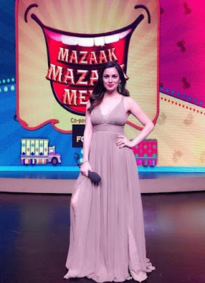 Foto Shraddha Arya sebagai Host di Mazaak Mazaak Mein